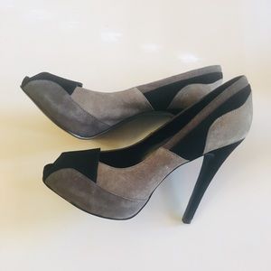 Nine West Gray/Black Suede Peep Toes Size 7M NWOT